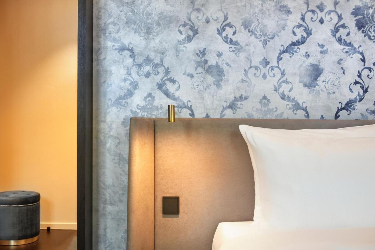 Hyperion Hotel Salzburg Bagian luar foto A room at the hotel