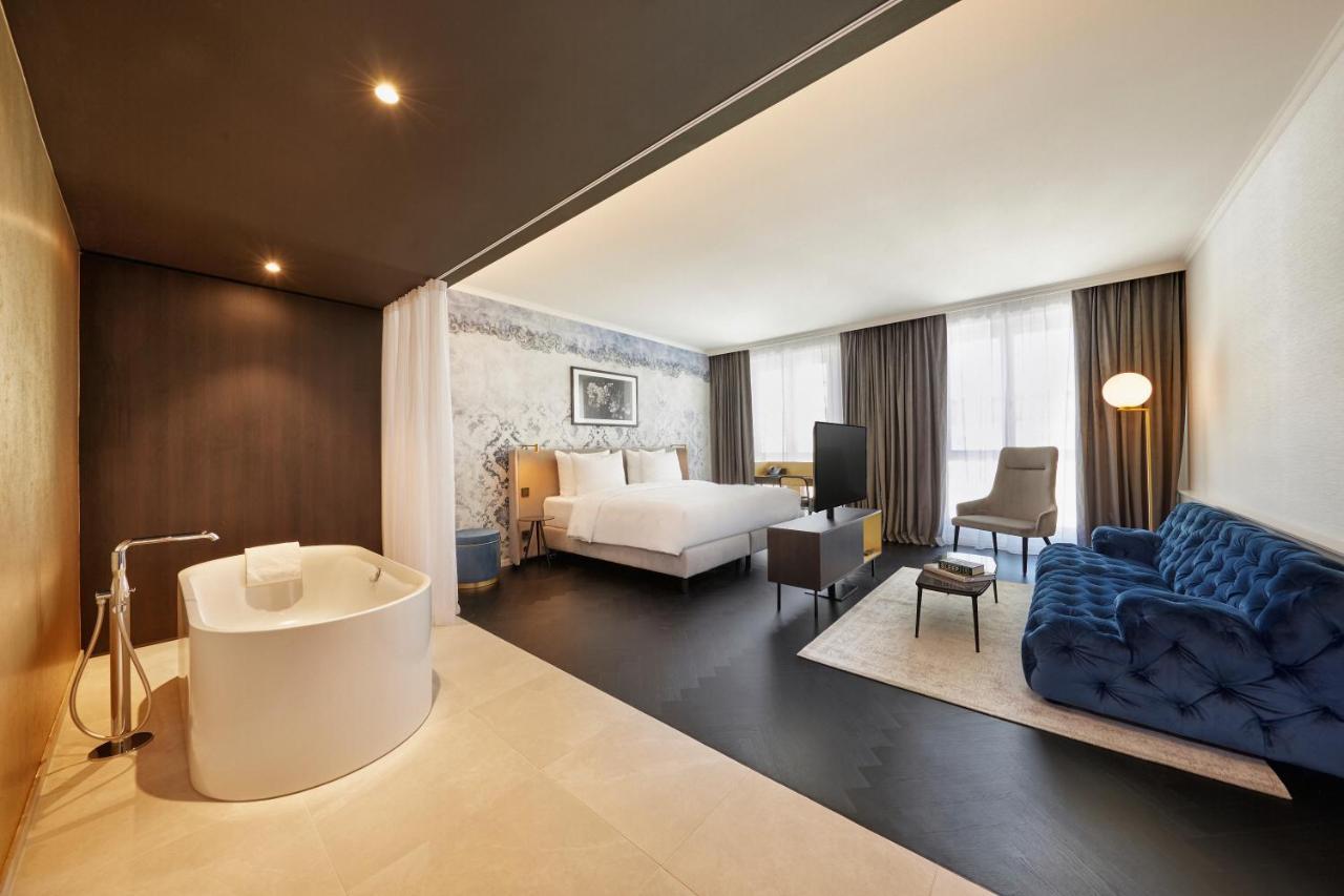Hyperion Hotel Salzburg Bagian luar foto A suite at the hotel
