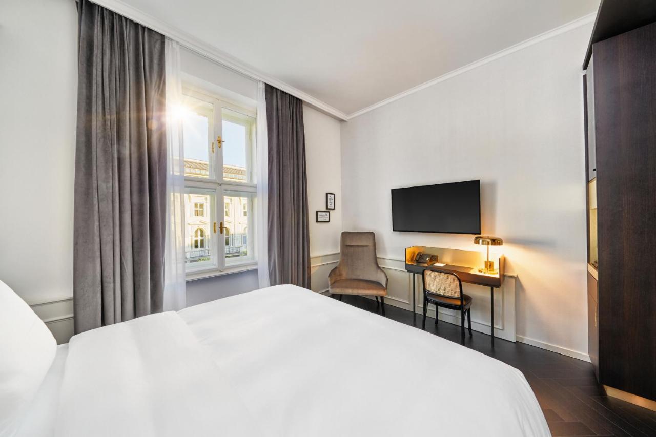 Hyperion Hotel Salzburg Bagian luar foto A room at the hotel